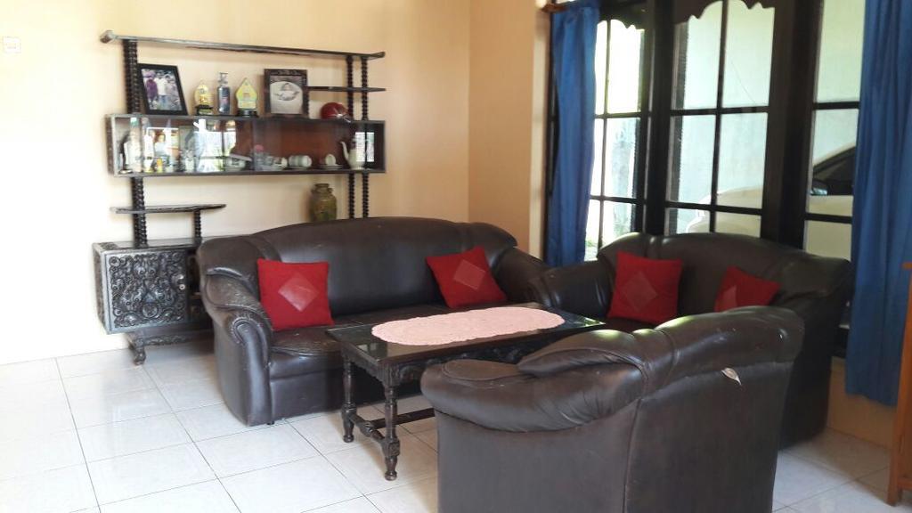 Arriani Homestay Каримунджава Екстериор снимка